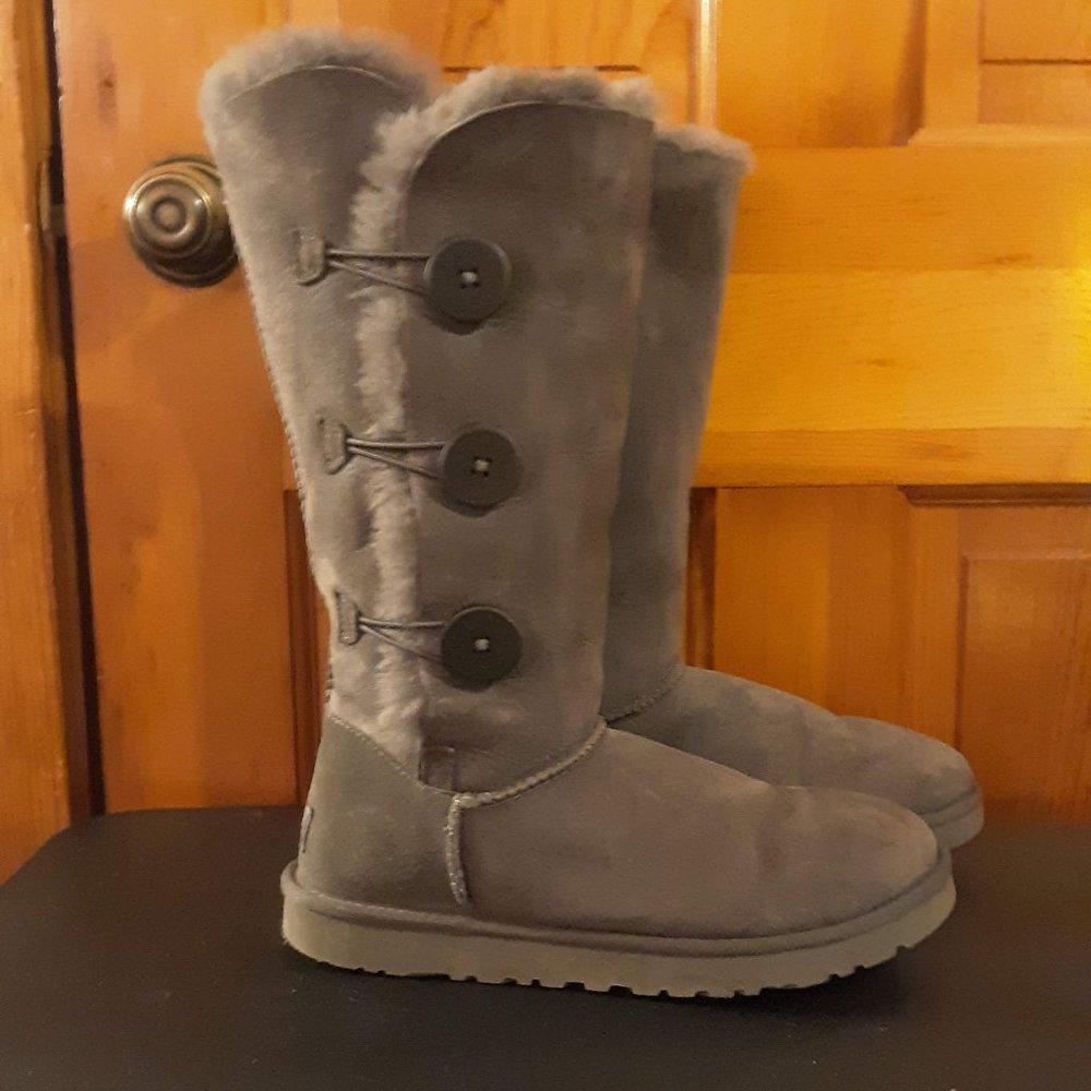 Women's UGG Gray Button Suede Sherpa Boots Size 8